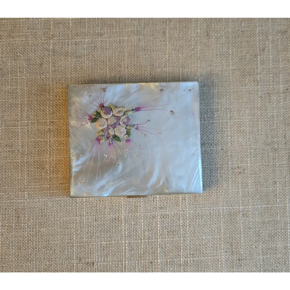 Vintage Faux Mother of Pearl Powder Compact.